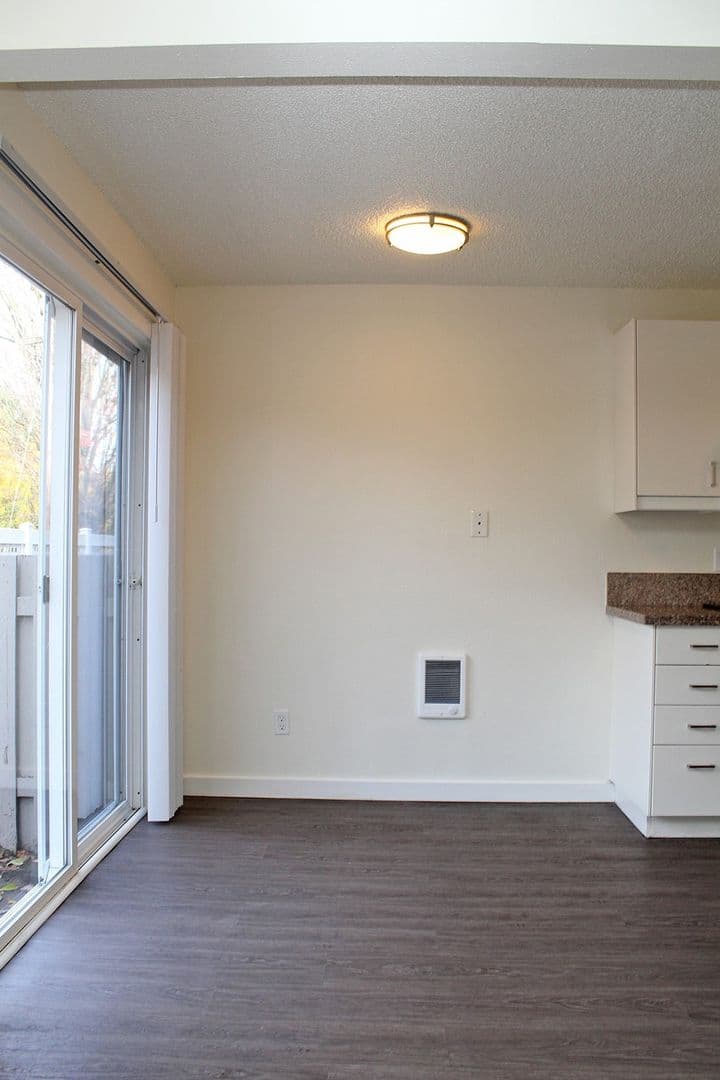 Portland Apartment: 9222 N Lombard St