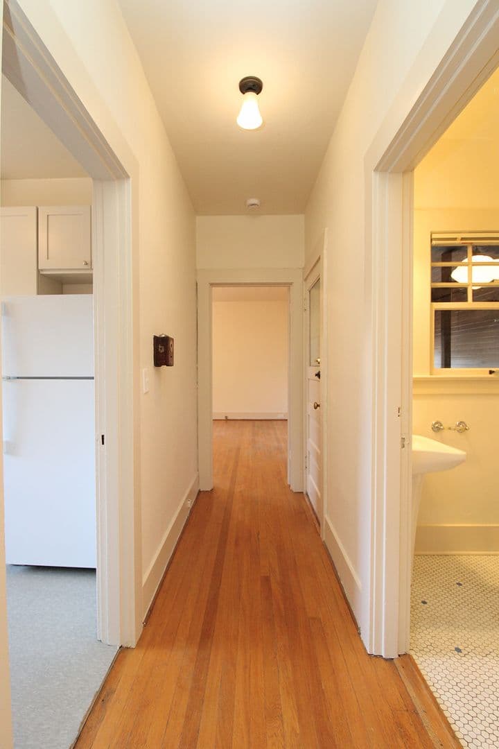 Portland Apartment: 1636 NE Tillamook St #2