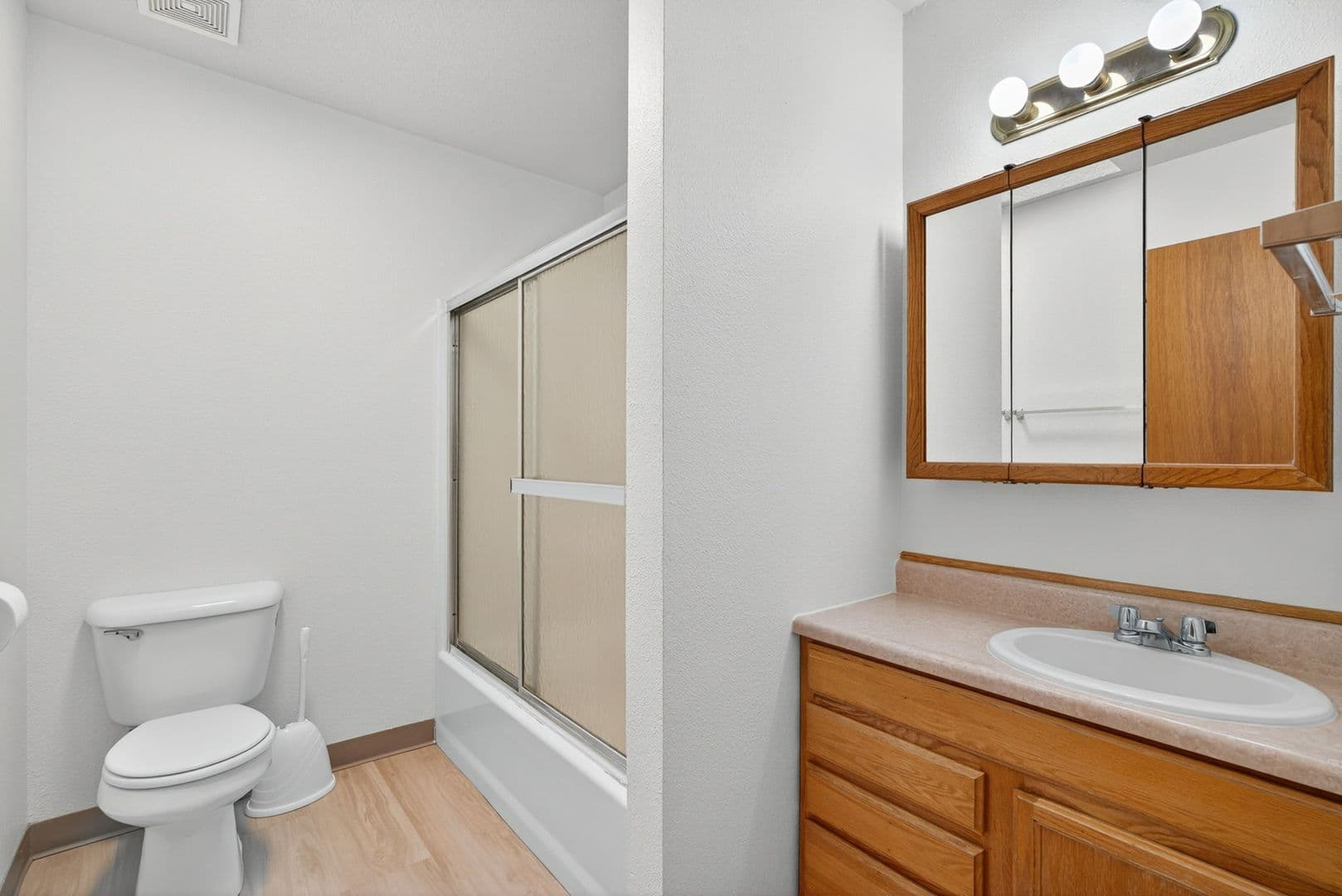 Gladstone Apartment: 420 - 470 W Gloucester St