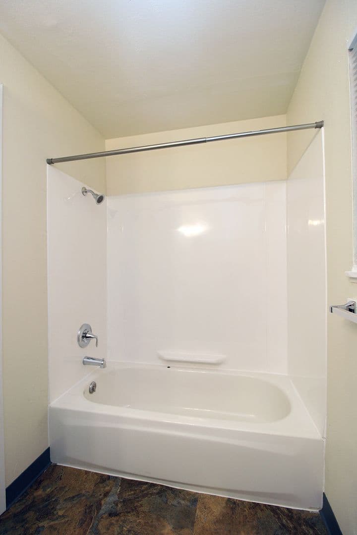 Portland Apartment: 5704 SW Beaverton-Hillsdale Hwy
