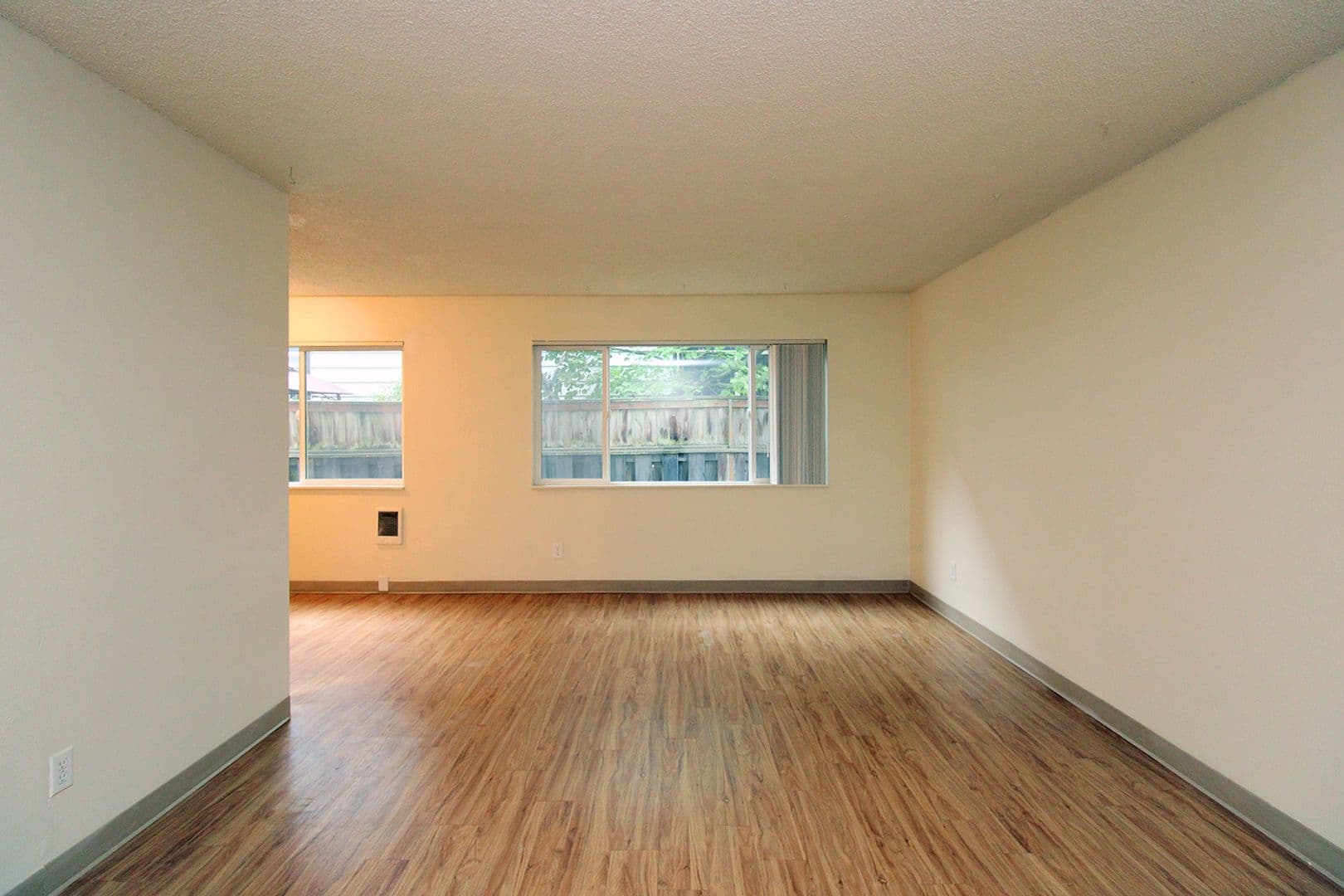 Portland Apartment: 1942-1956 NE Tillamook St
