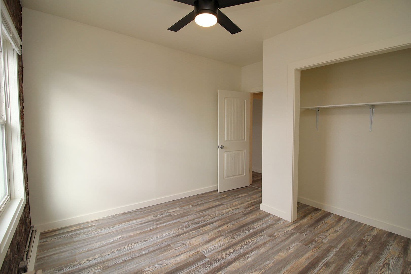 Portland Apartment: 843 N Knott St