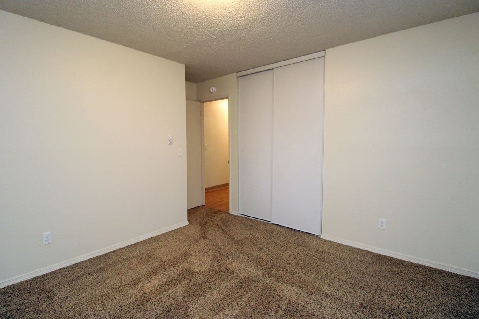 Portland Apartment: 1942-1956 NE Tillamook St