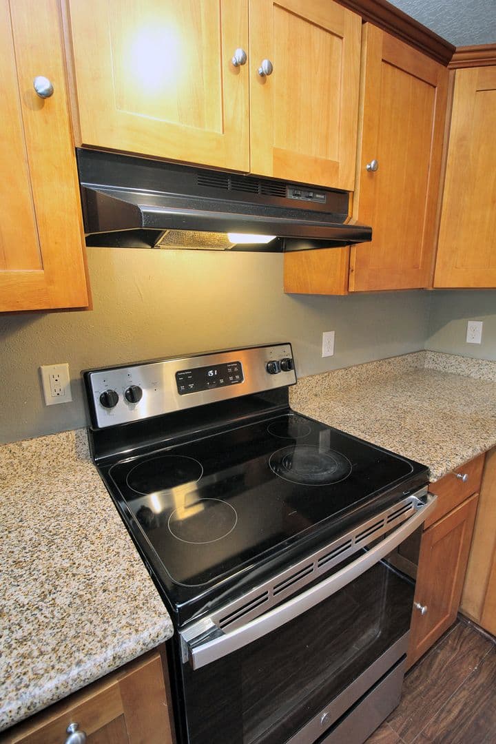 Portland Apartment: 4204 - 4232 SE Cesar E Chavez Blvd.