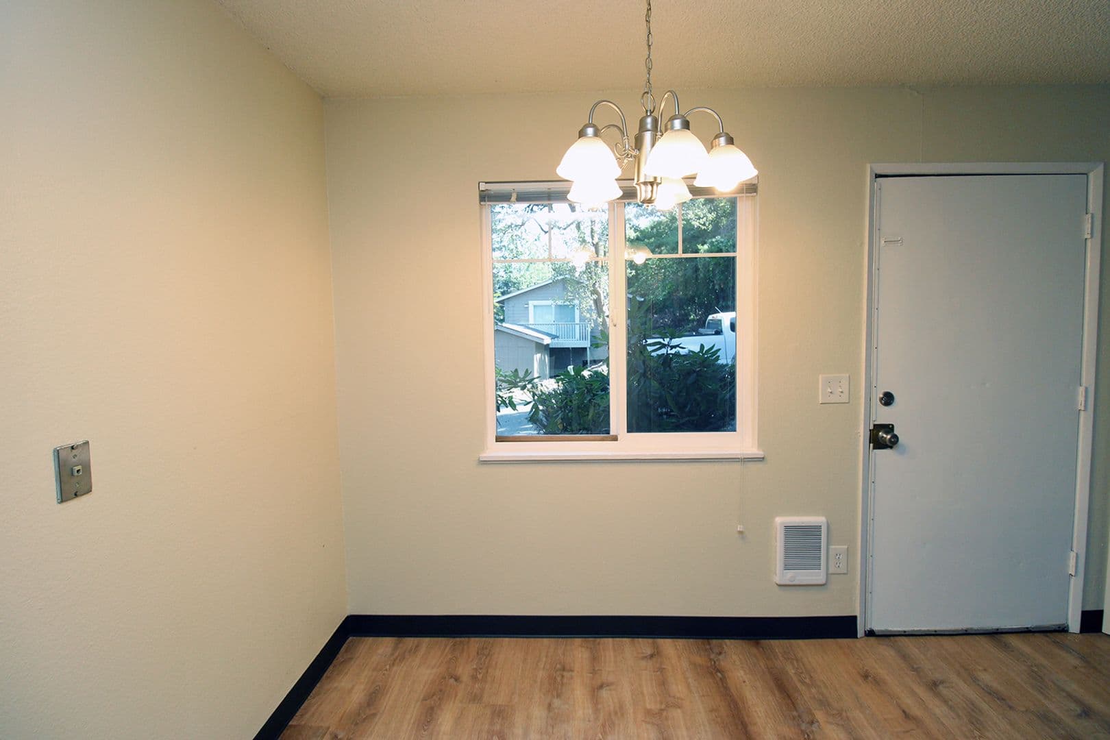 Portland Apartment: 5704 SW Beaverton-Hillsdale Hwy