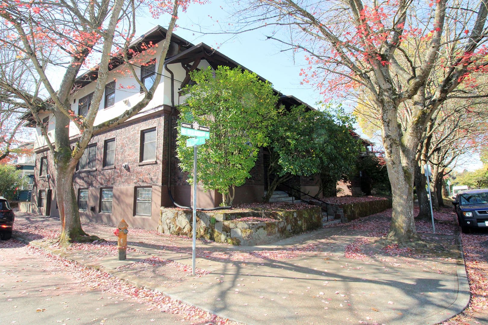 Portland Apartment: 1636 NE Tillamook St #2