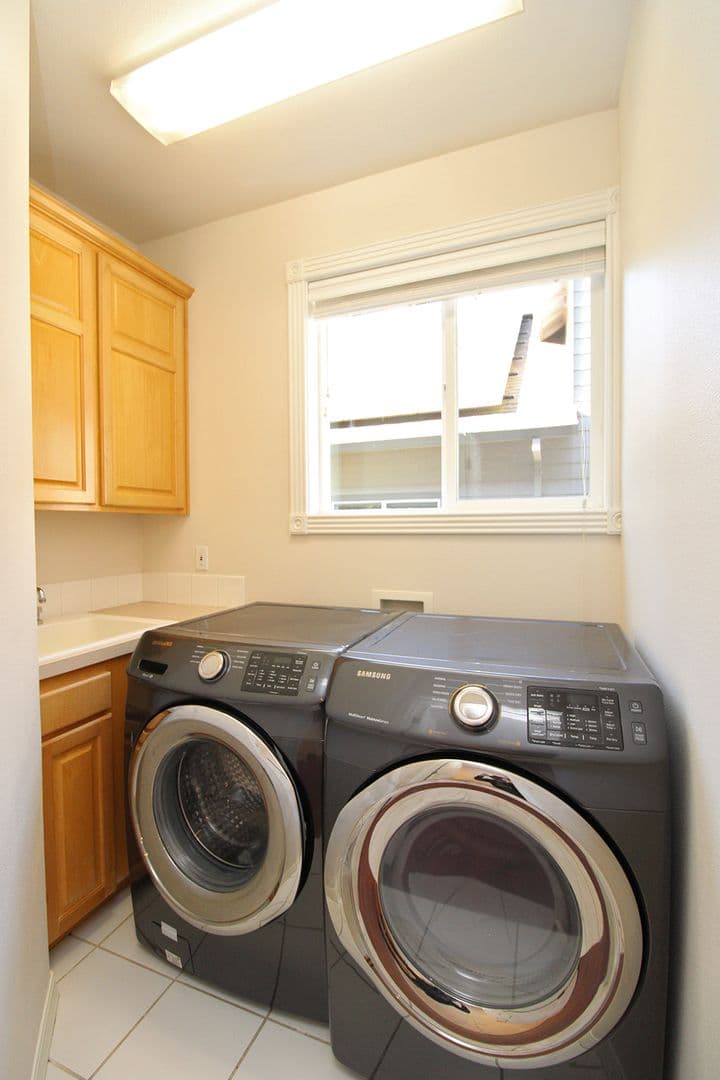 Portland House: 9583 NW Randall Ln