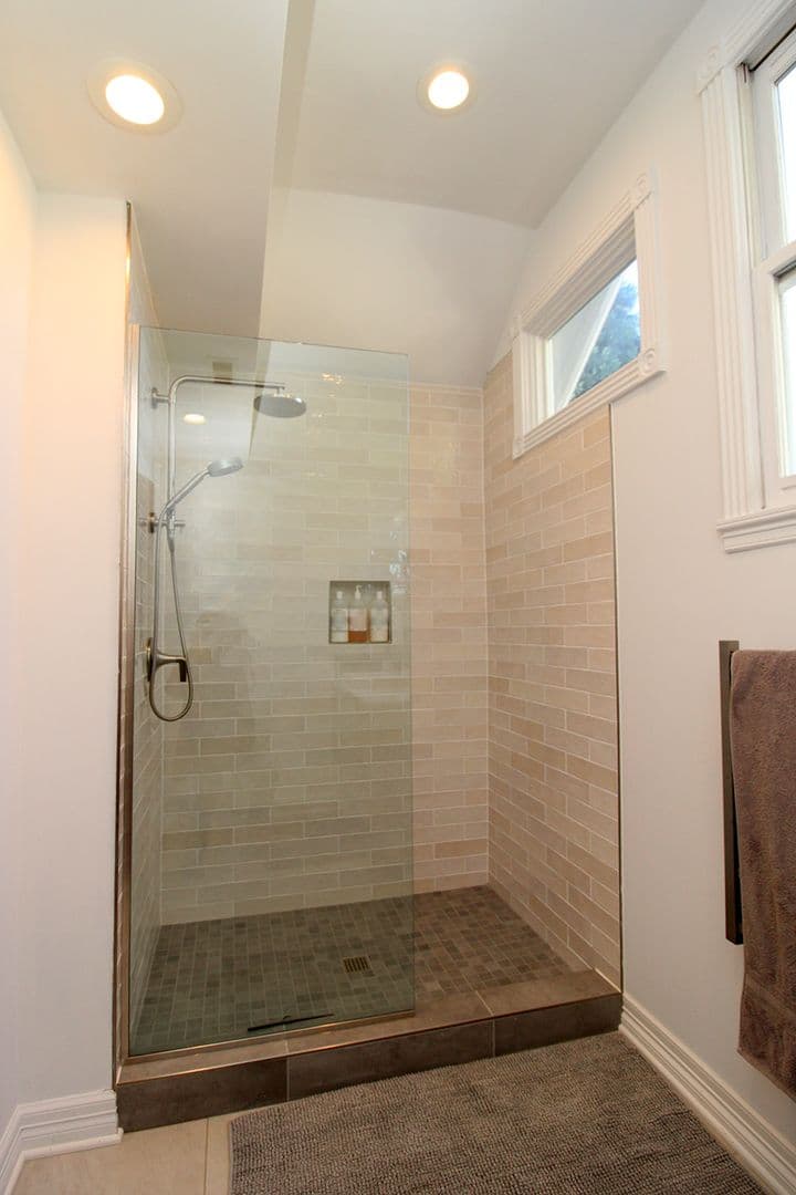 Portland Apartment: 1825 NW 24th Ave #A-B