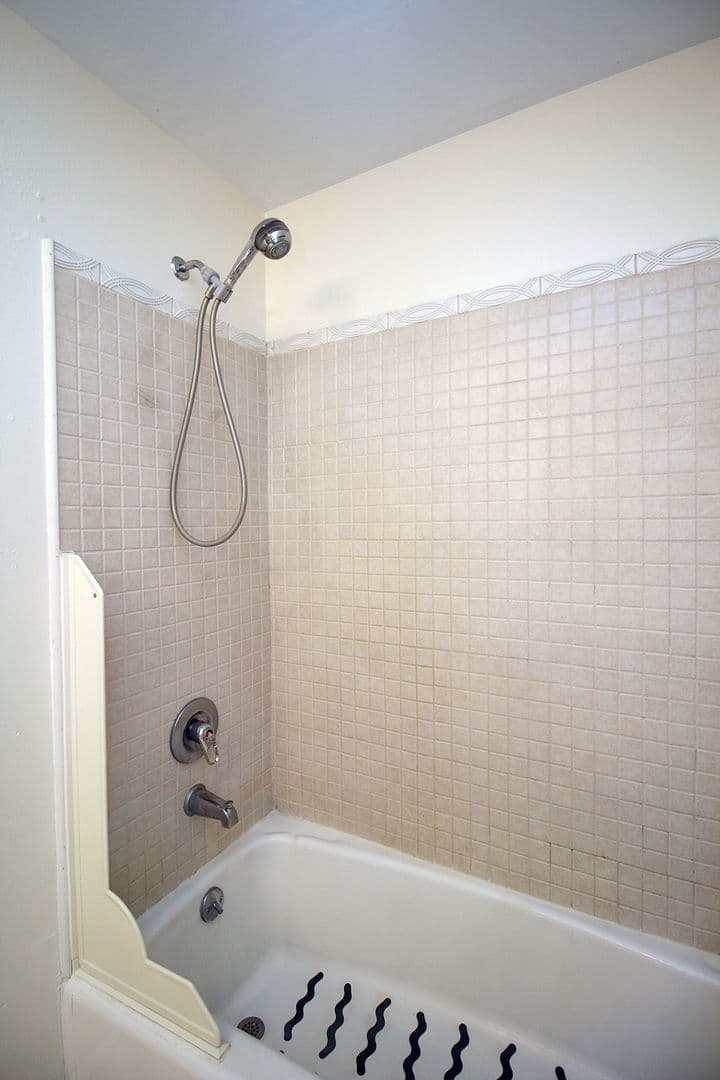 Portland House: 1606 N Church St
