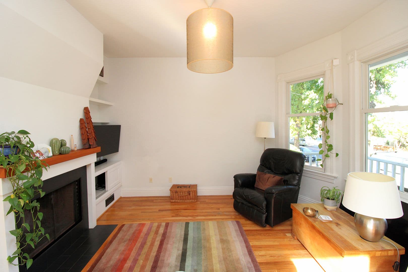 Portland Apartment: 1825 NW 24th Ave #A-B
