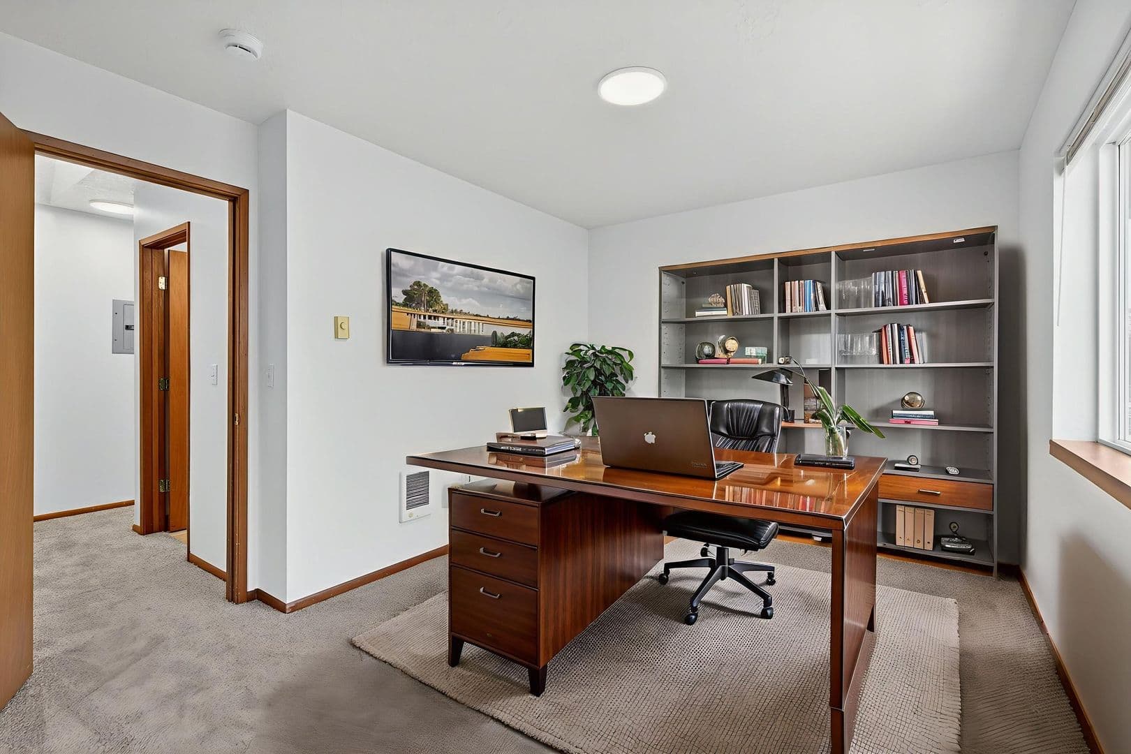Gladstone Apartment: 420 - 470 W Gloucester St
