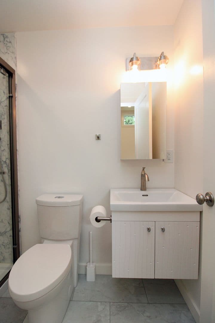 Portland Apartment: 2531 N Farragut St