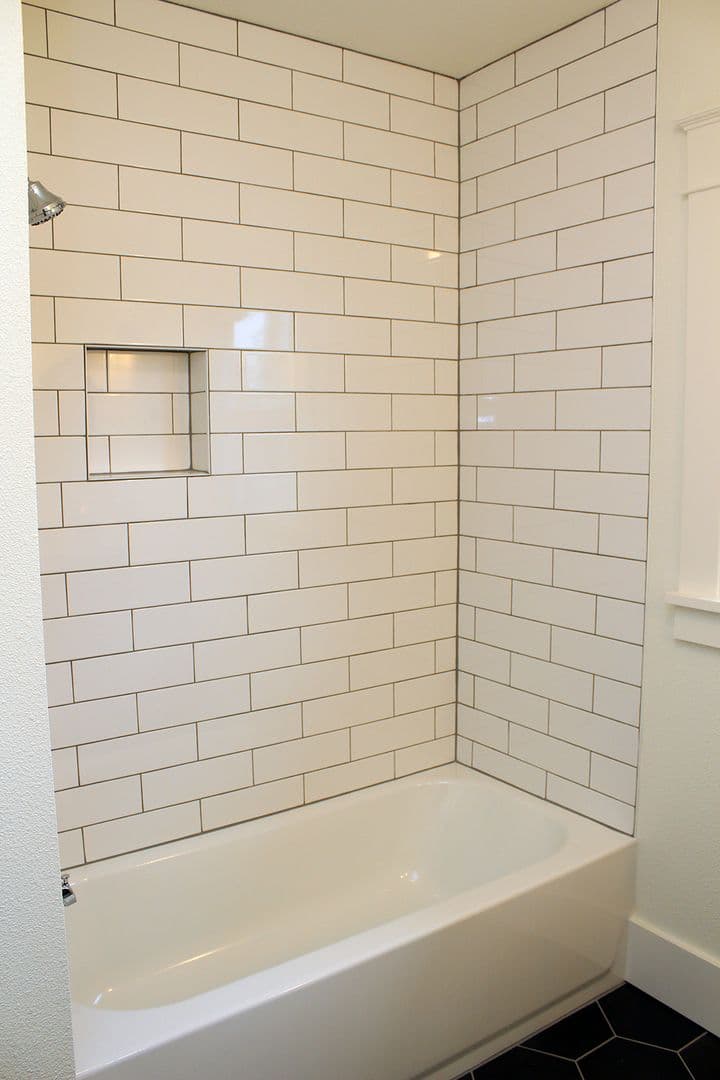 Portland Apartment: 36 NE Beech St