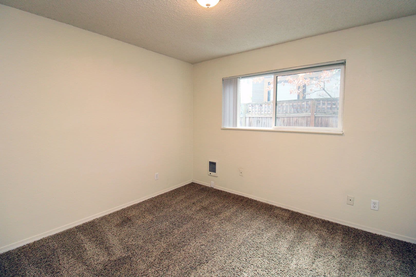 Portland Apartment: 1942-1956 NE Tillamook St