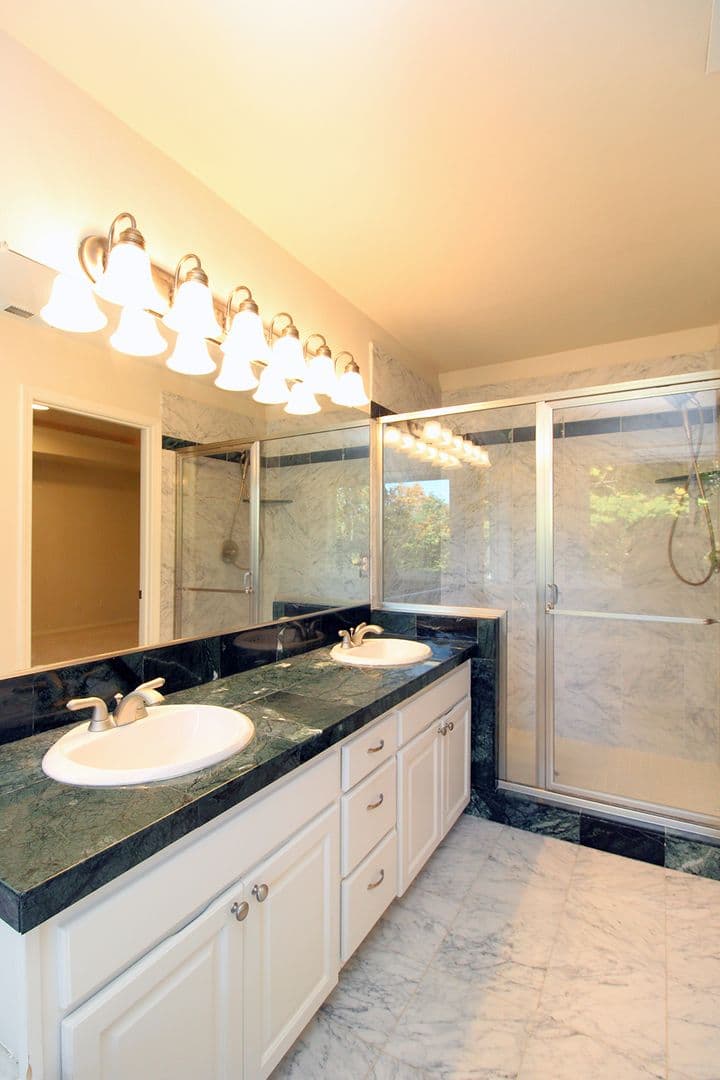 Portland House: 9583 NW Randall Ln