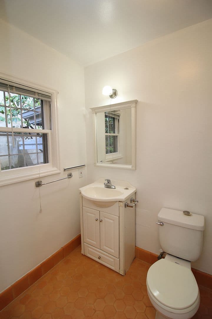 Portland Apartment: 2356-2366 SW Cactus Dr