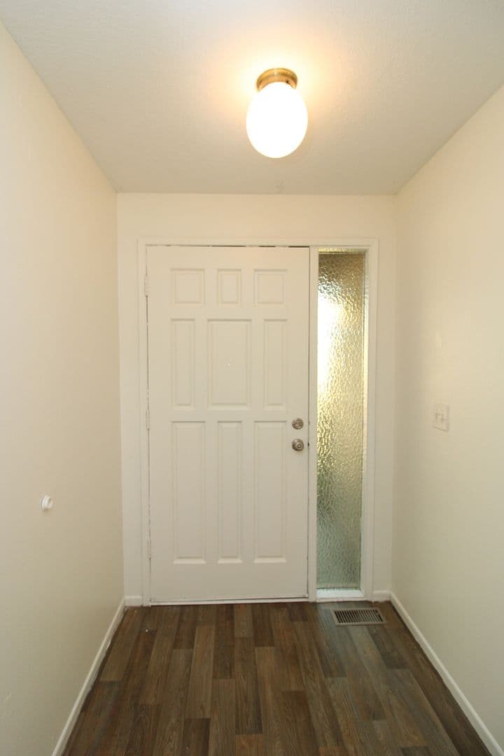 Troutdale Apartment: 802 - 804 SW 29th Way