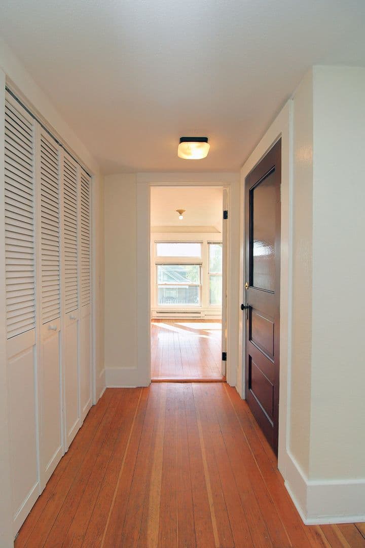 Portland Apartment: 4826 NE 14th Pl