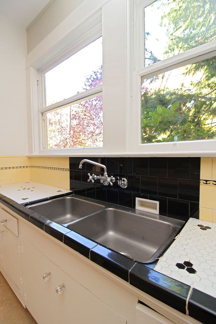 Portland House: 2024 A NE 22nd Ave