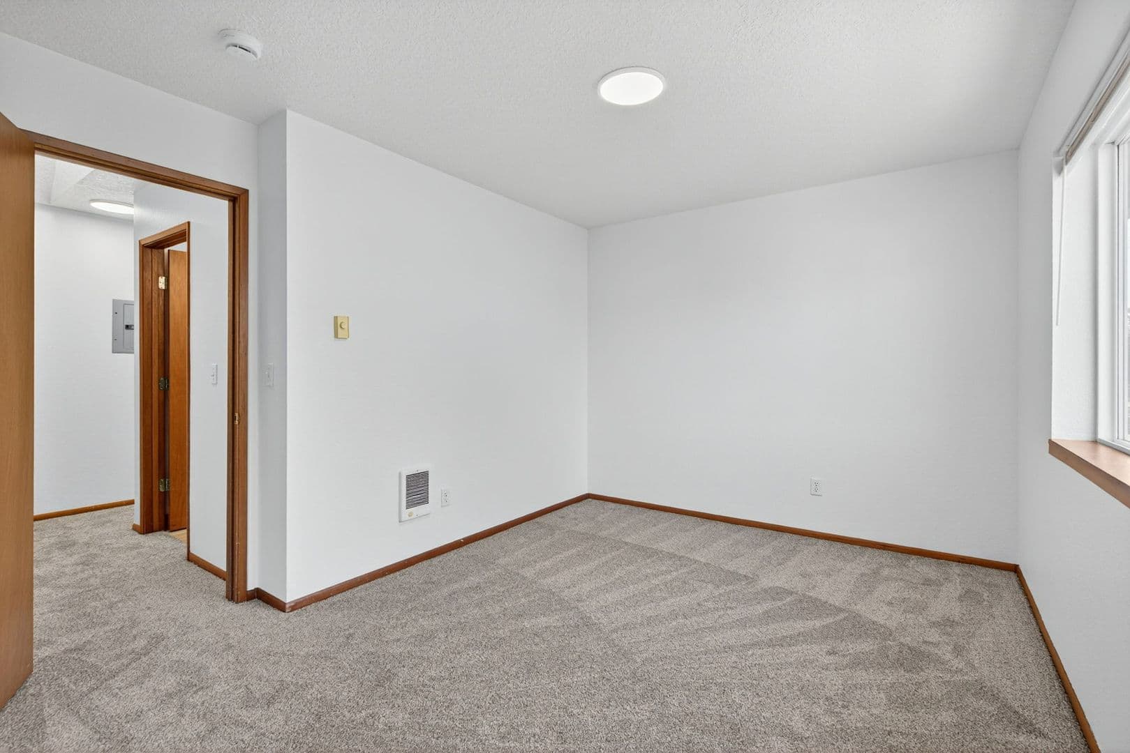 Gladstone Apartment: 420 - 470 W Gloucester St