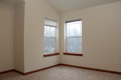 Portland Apartment: 123 NE 172nd Avenue