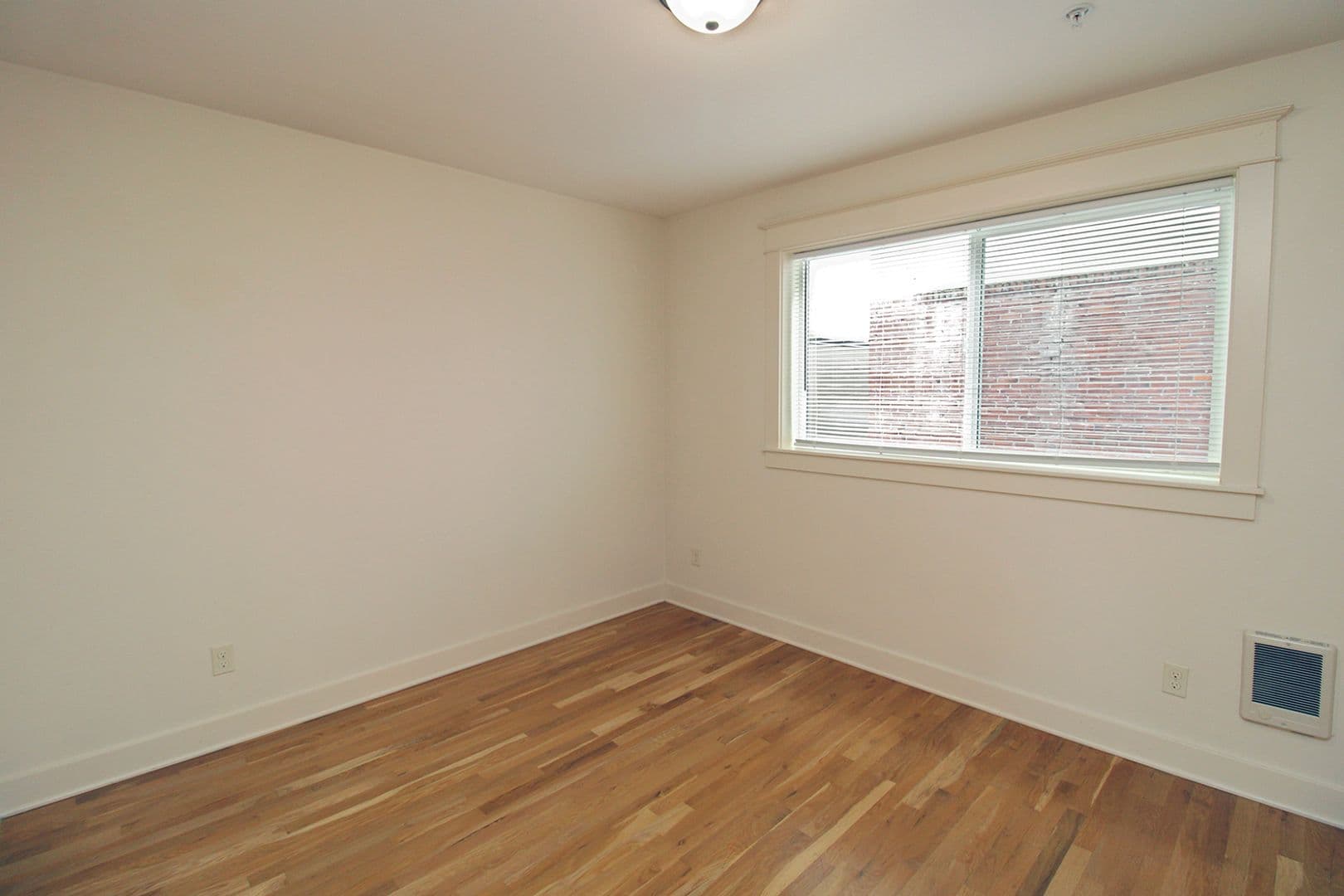 Portland Apartment: 2424 N Vancouver Ave