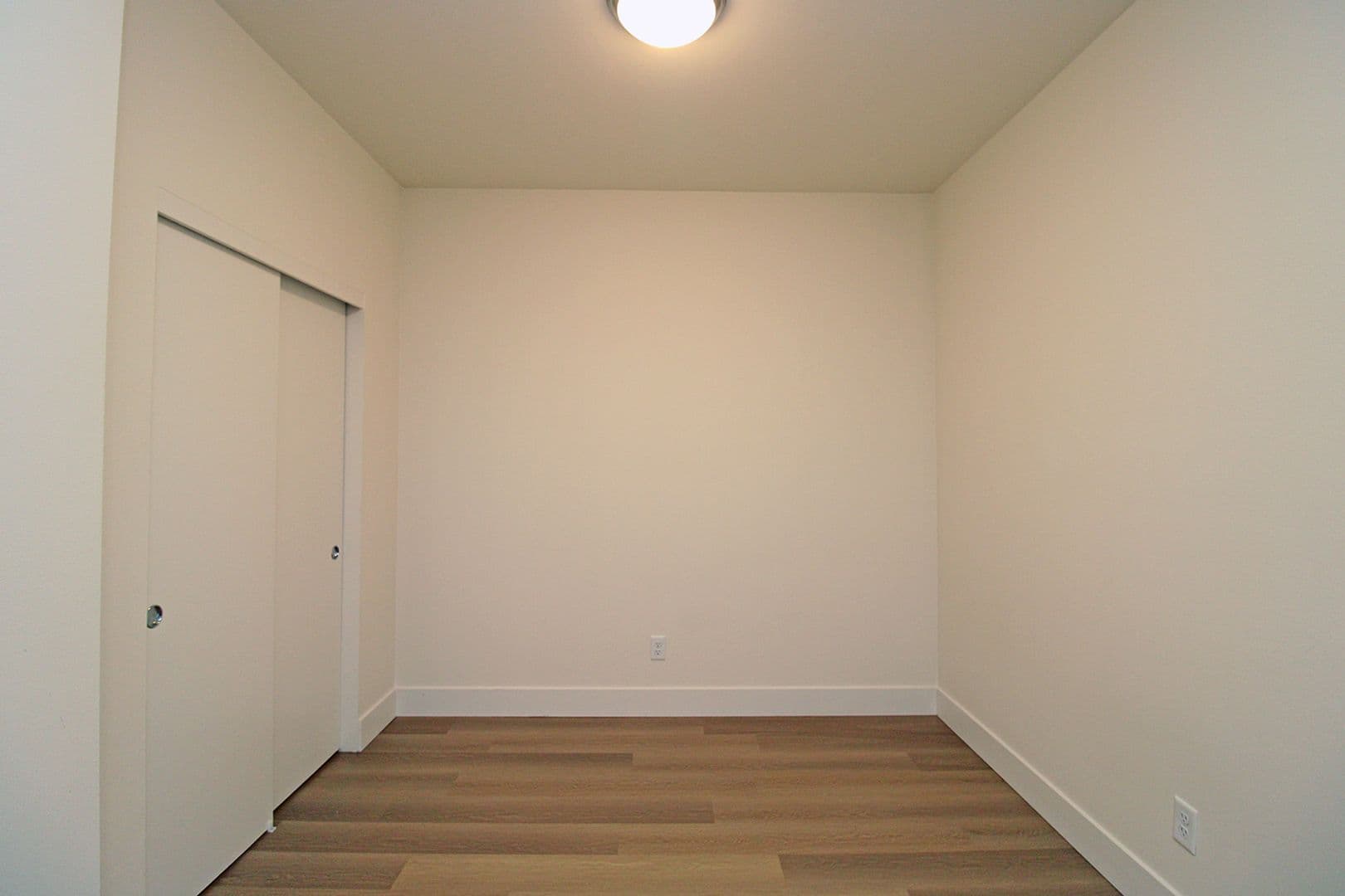 Portland Apartment: 8417 SW 24th Ave