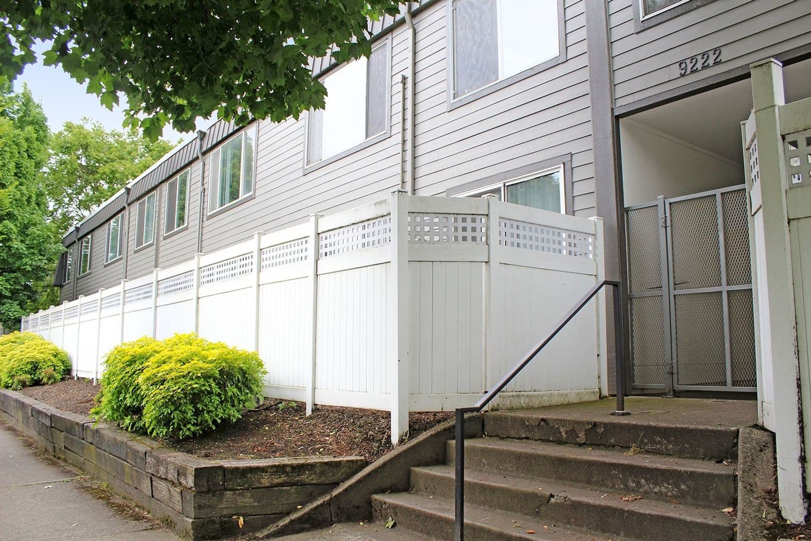 Portland Apartment: 9222 N Lombard St
