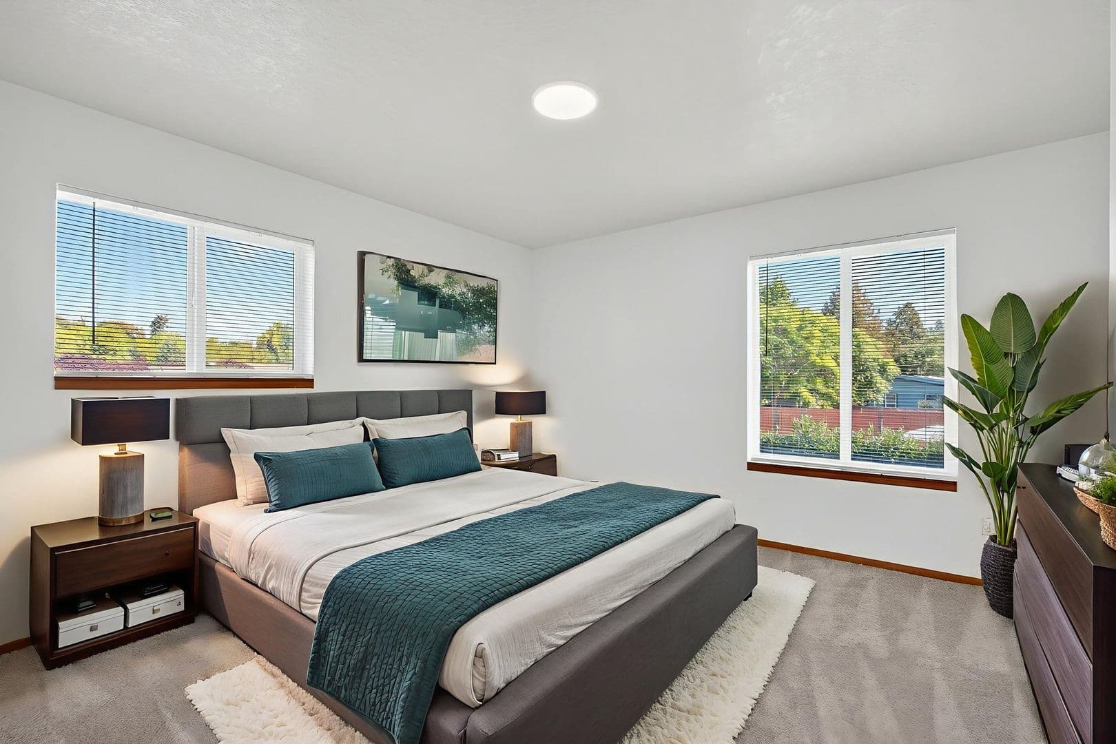 Gladstone Apartment: 420 - 470 W Gloucester St