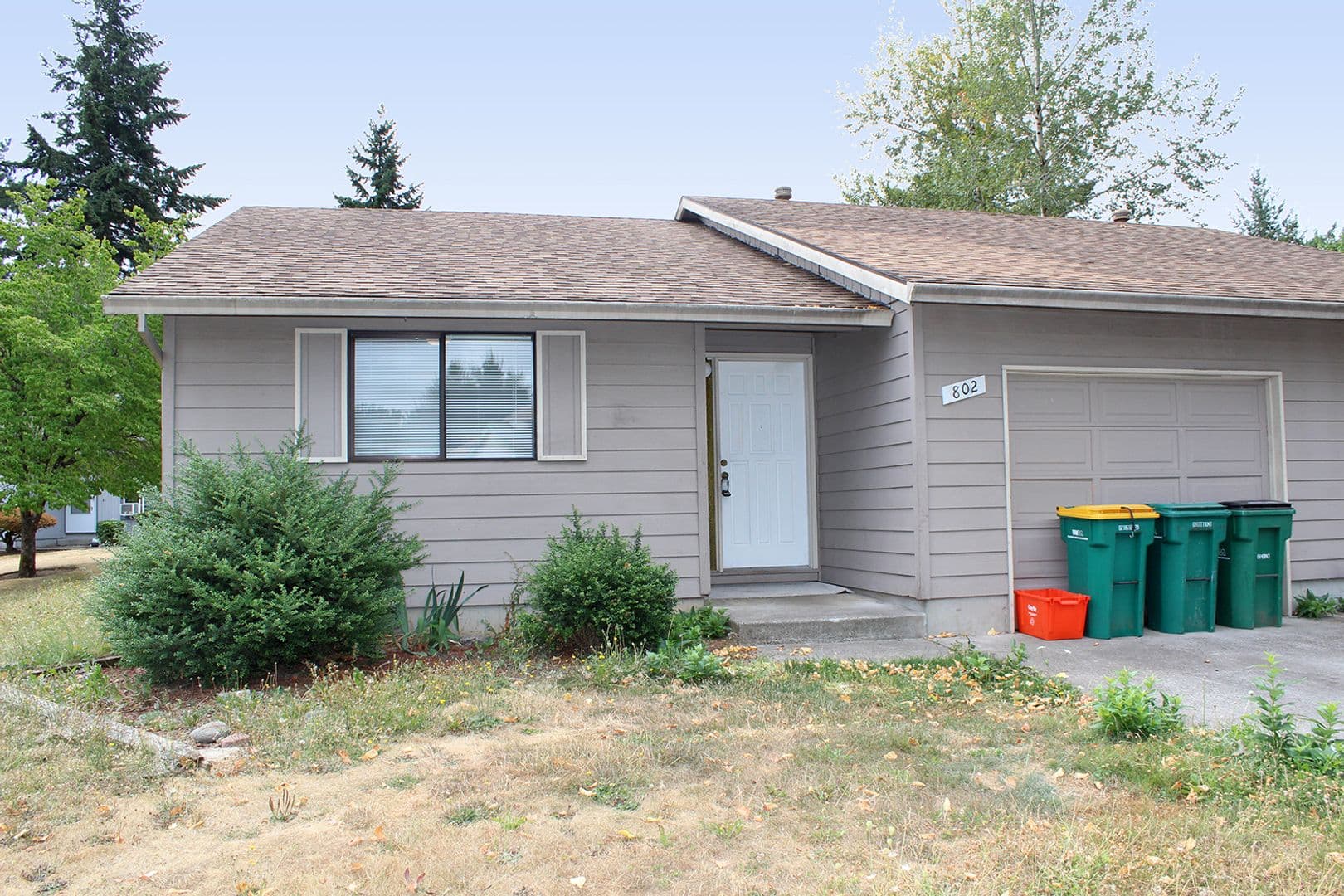Troutdale Apartment: 802 - 804 SW 29th Way