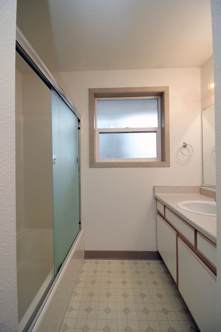 Portland Apartment: 1348 - 1438 NE 160th Ave