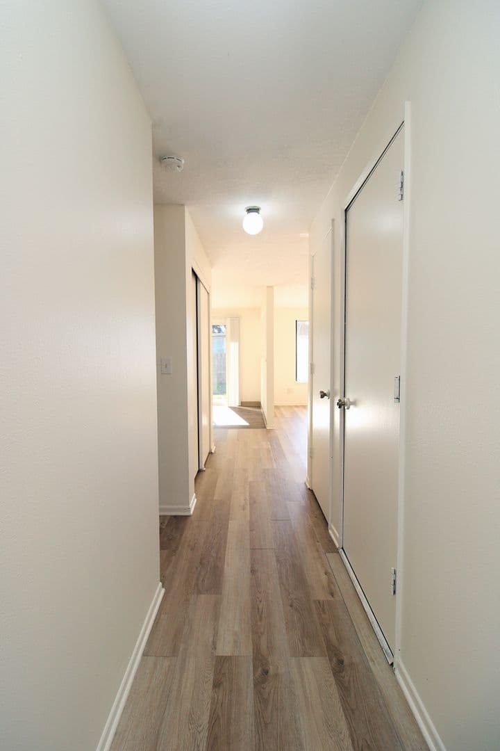 Troutdale Apartment: 802 - 804 SW 29th Way