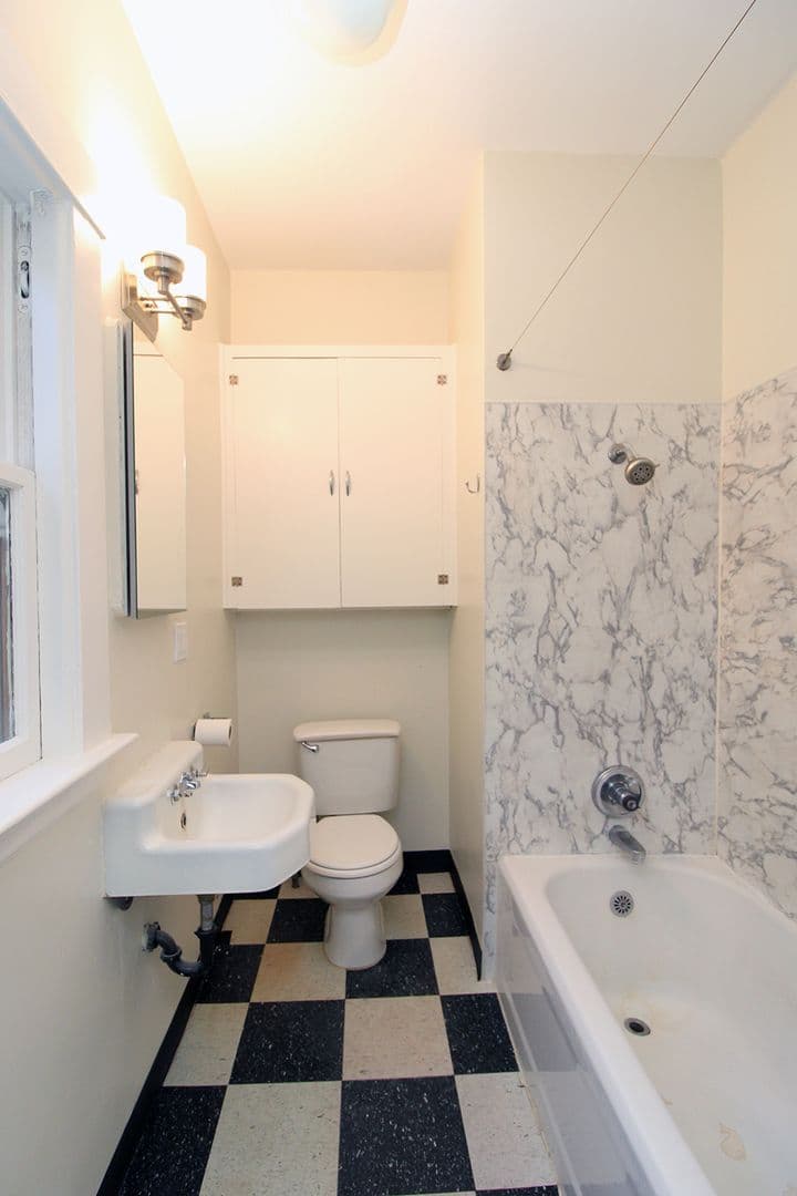 Portland House: 2024 A NE 22nd Ave