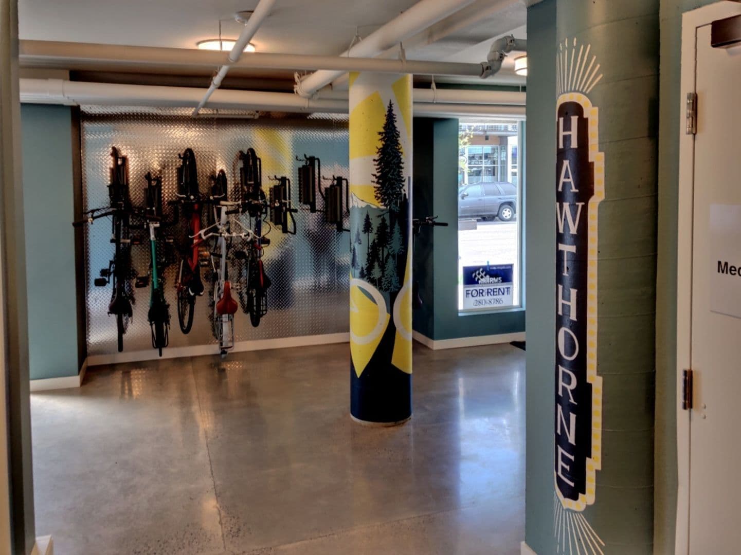 Portland Apartment: 3423 SE Hawthorne Blvd
