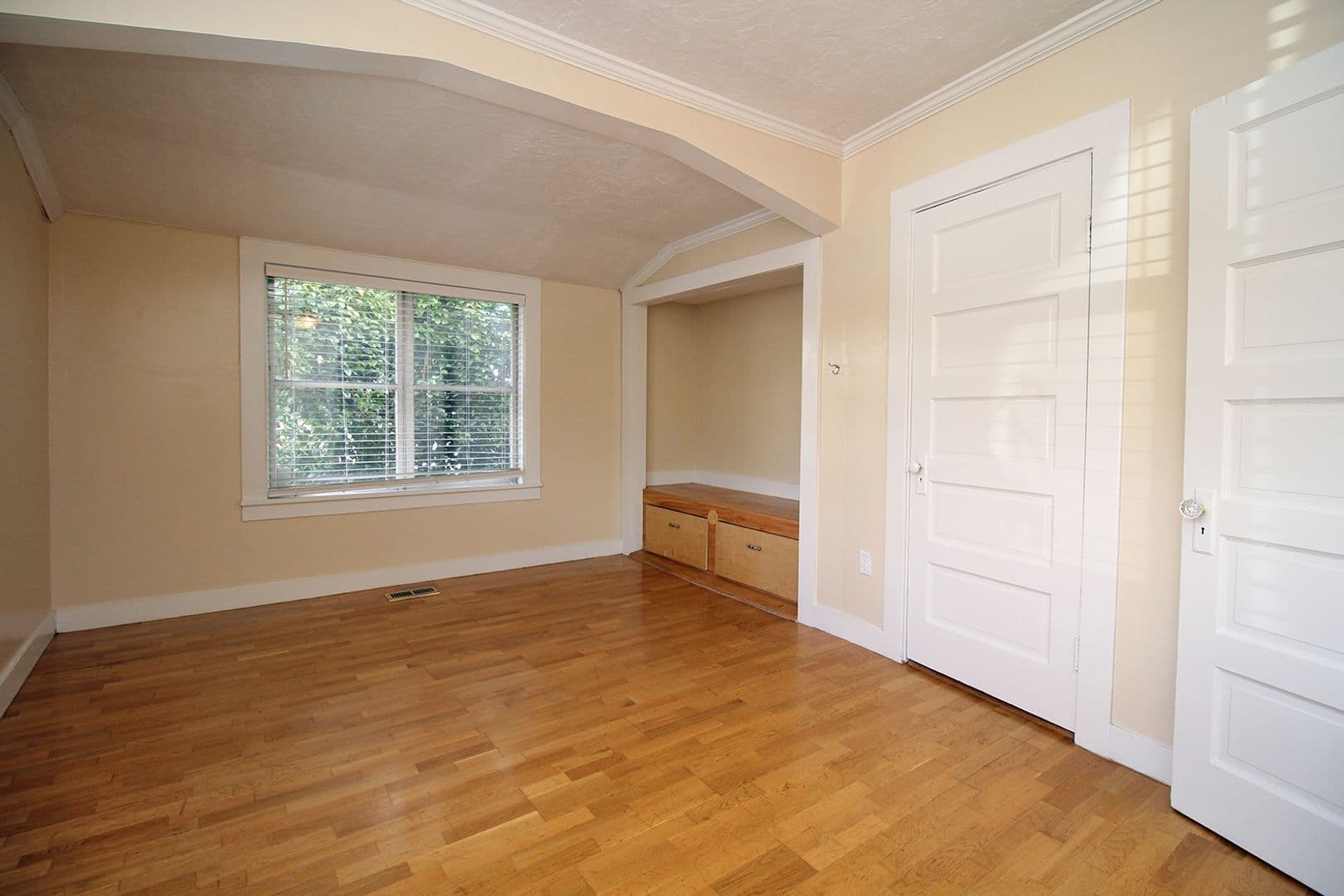 Portland House: 320 SW Carson St