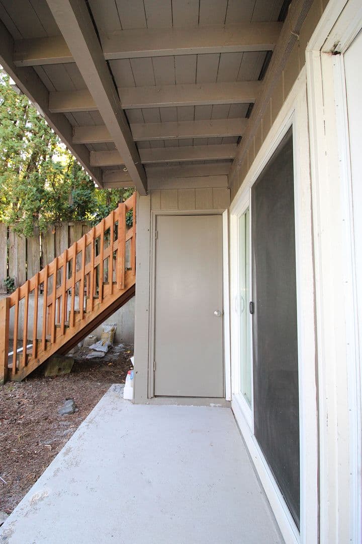 Portland Apartment: 5704 SW Beaverton-Hillsdale Hwy