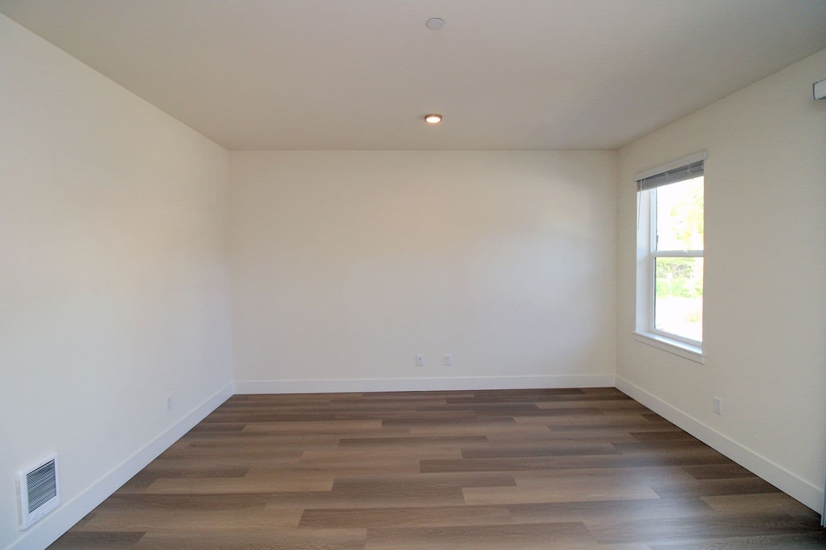 Portland Apartment: 8417 SW 24th Ave