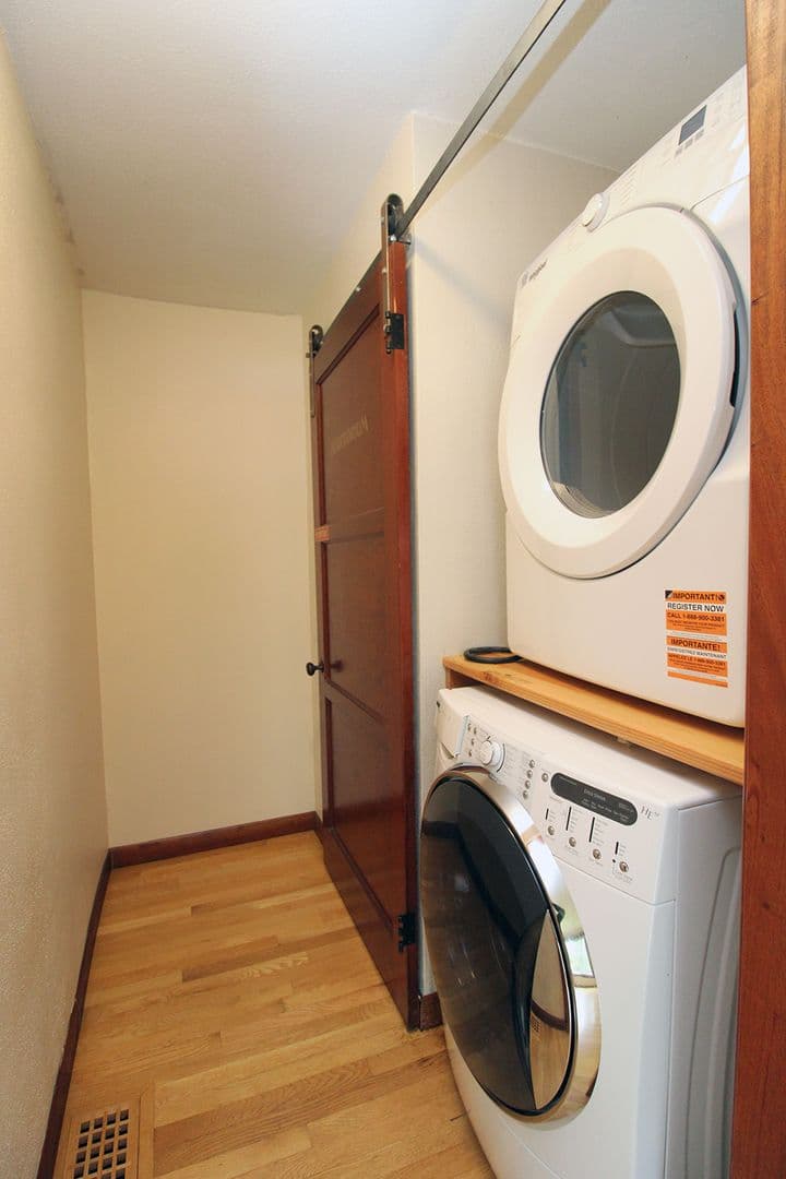Portland Apartment: 9823 SW 55th Ave
