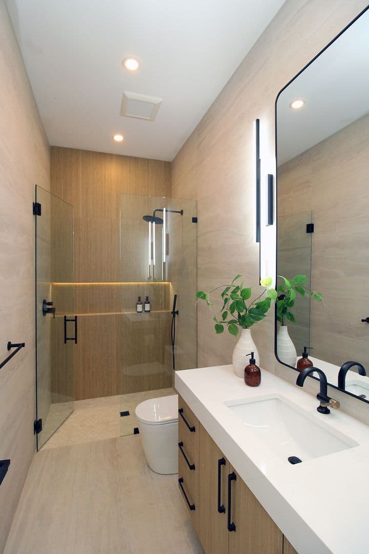 Portland House: 6233 SW Hamilton Way