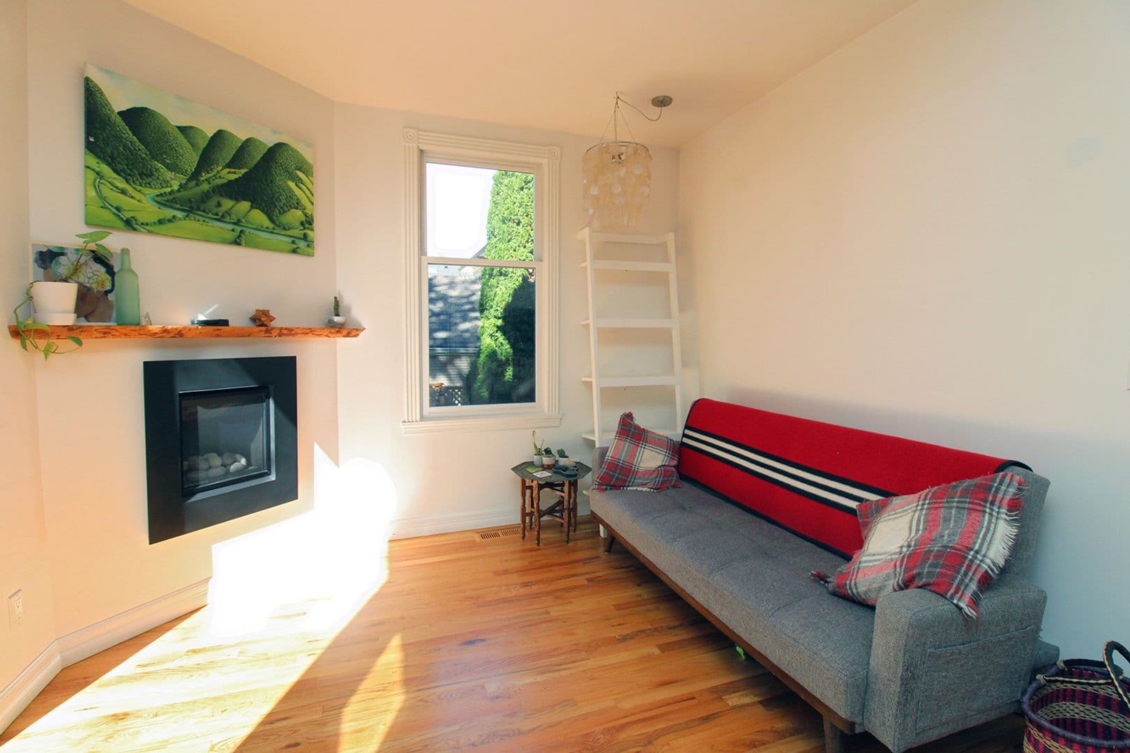 Portland Apartment: 1825 NW 24th Ave #A-B