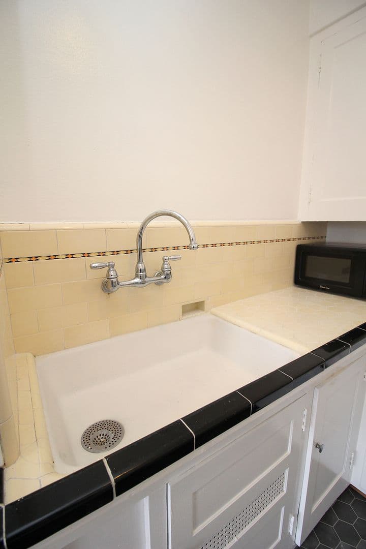 Portland Apartment: 2356-2366 SW Cactus Dr