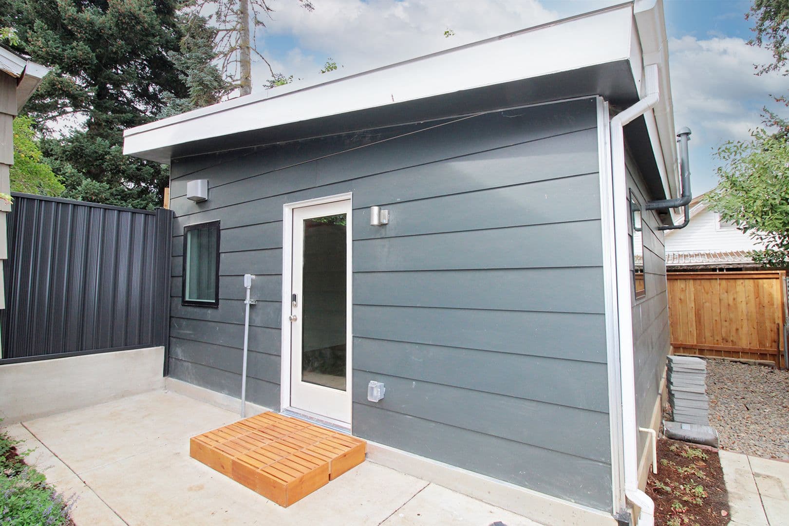Portland Apartment: 2531 N Farragut St