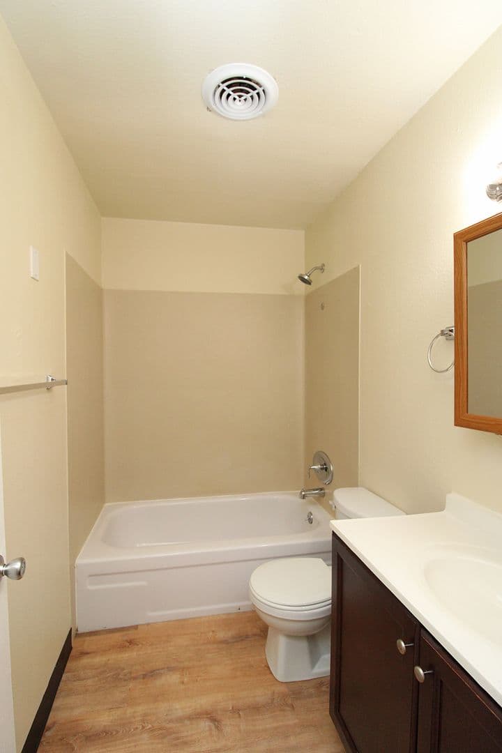 Portland Apartment: 5704 SW Beaverton-Hillsdale Hwy