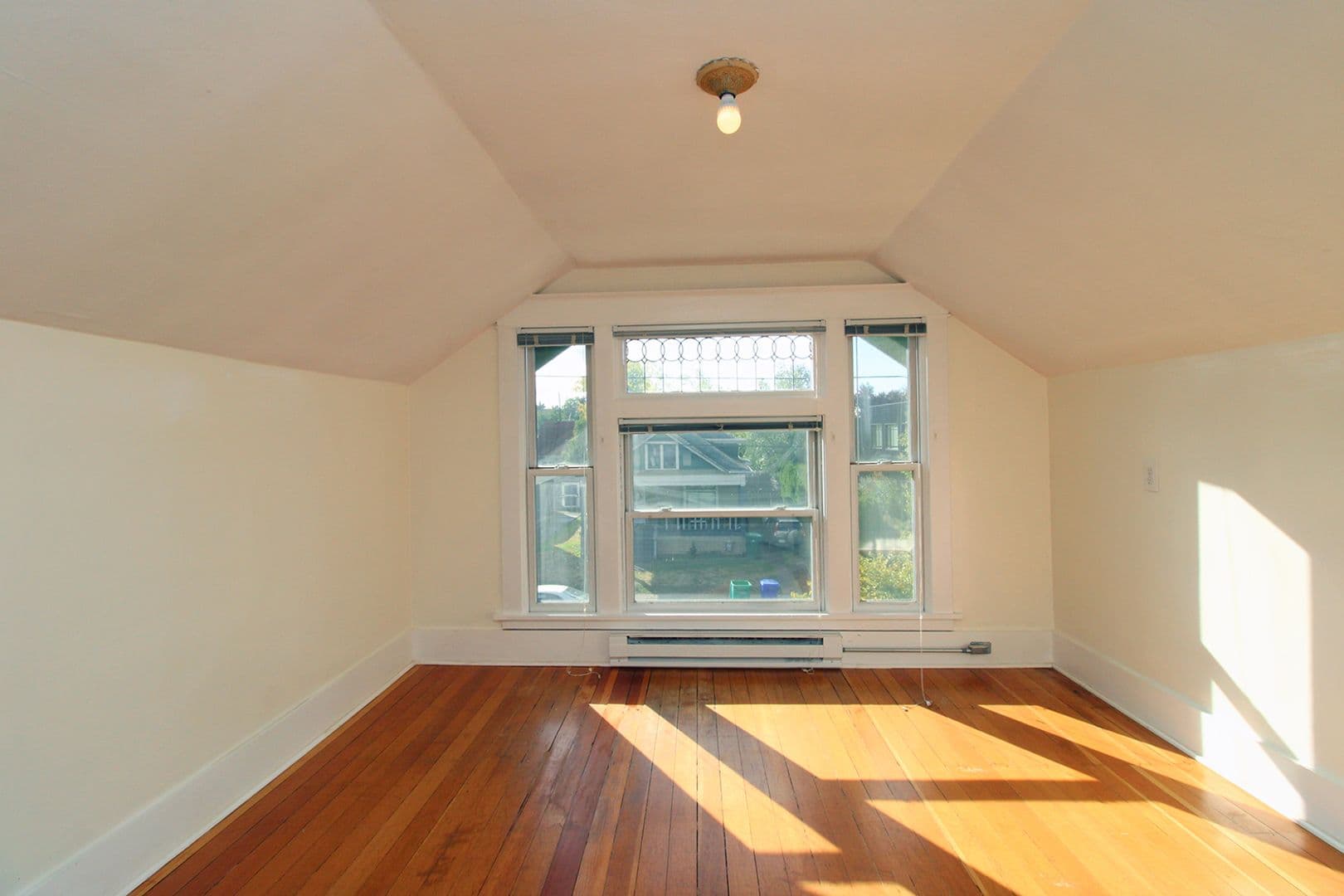 Portland Apartment: 4826 NE 14th Pl