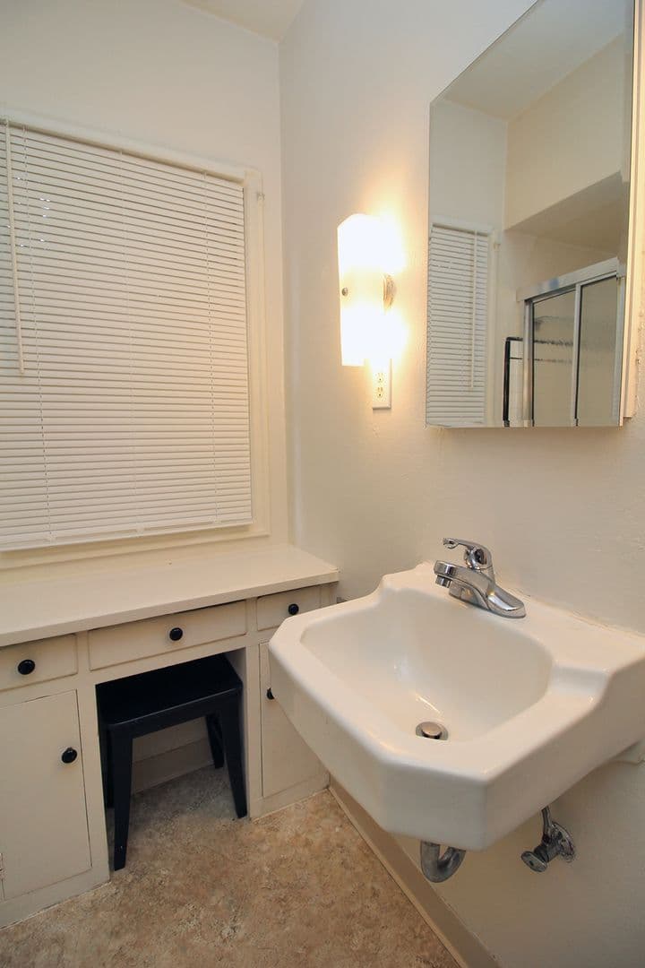 Portland Apartment: 1103-1133 SW Whitaker St