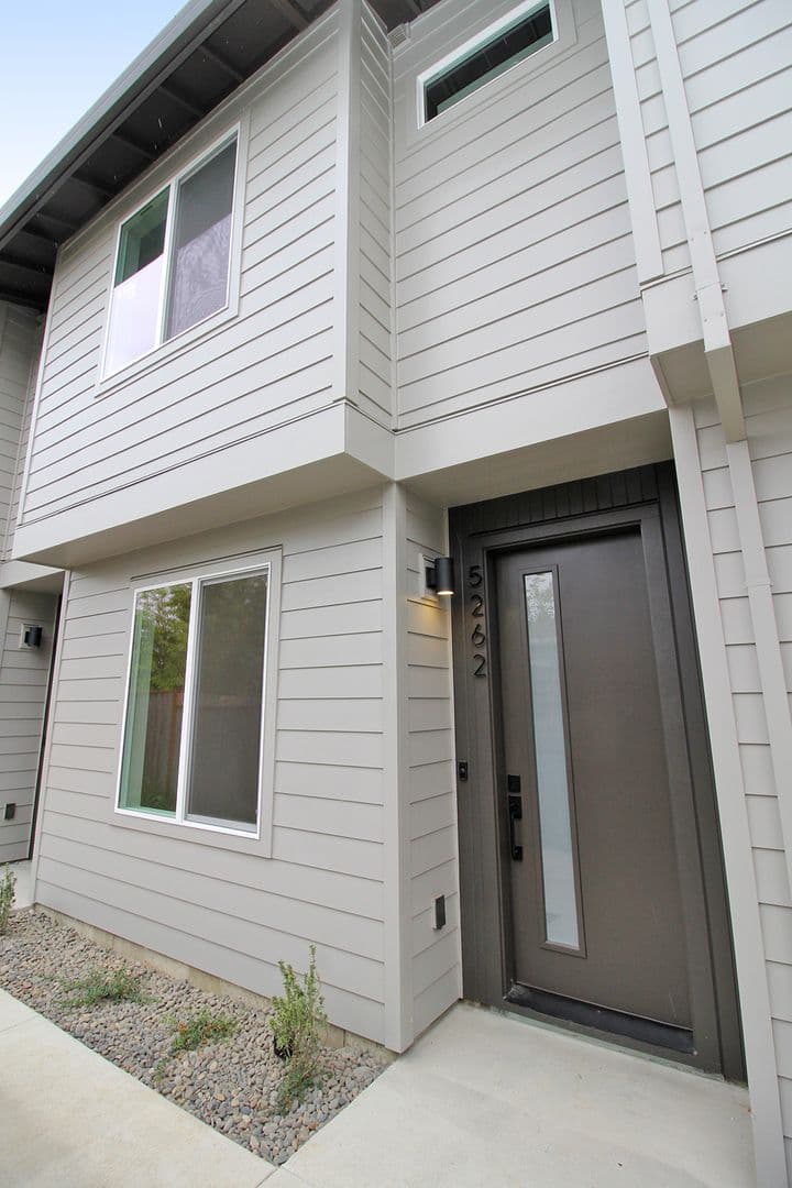 Portland Apartment: 5258-5264 NE 15th Ave