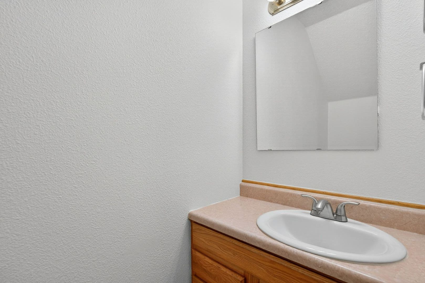 Gladstone Apartment: 420 - 470 W Gloucester St