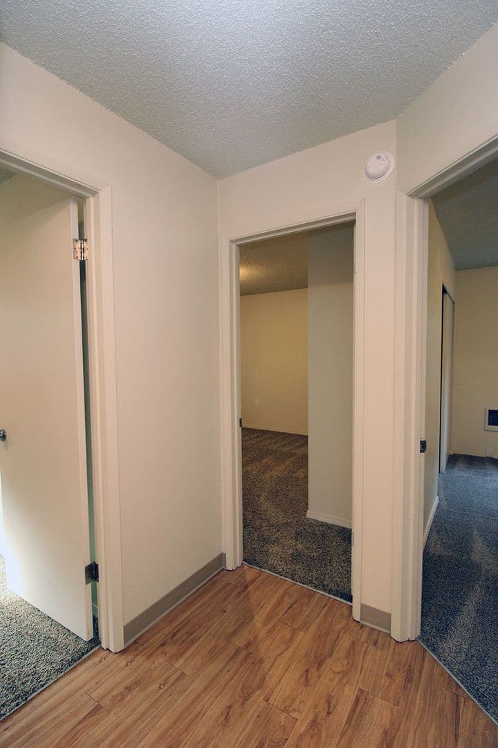 Portland Apartment: 1942-1956 NE Tillamook St