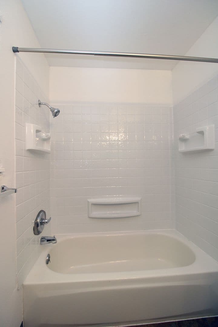 Portland Apartment: 5704 SW Beaverton-Hillsdale Hwy