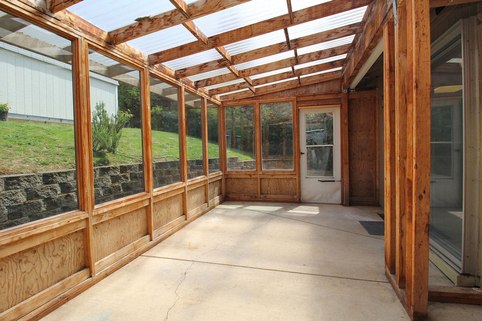 Portland Apartment: 9706 SW 49th Ave #A-B